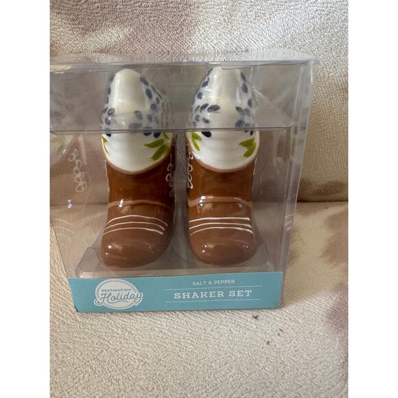 HEB Destination Holiday Bluebonnets & Boots Salt & Pepper Shaker Set NIB - Picture 1 of 3